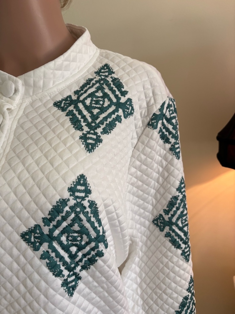 Quilted White Button-Front Jacket with Teal Diamond Motif - Picture 4 of 13